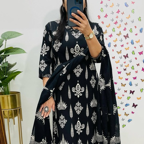 Perfect for Summer Festivities Elegant Floral Outfit with Mul Dupatta