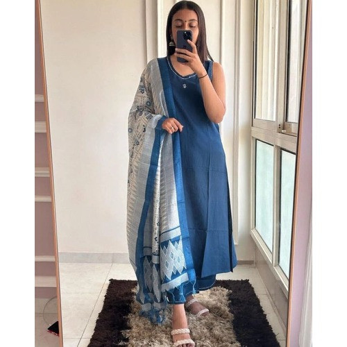 Trendy Women Fashion Kurti And Pant