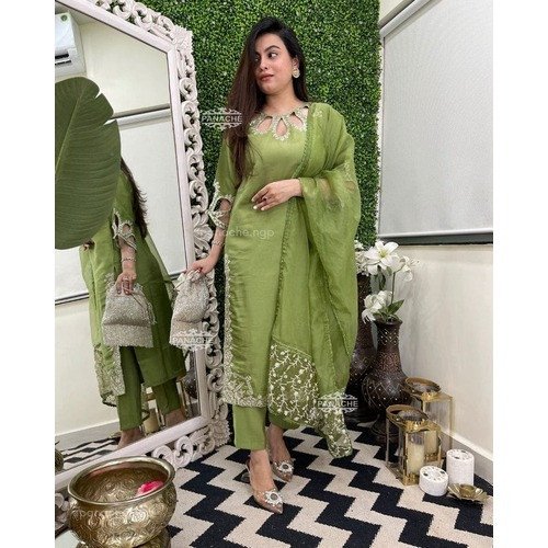 Presenting Beautiful Kurta Pant With Dupatta Set For Women