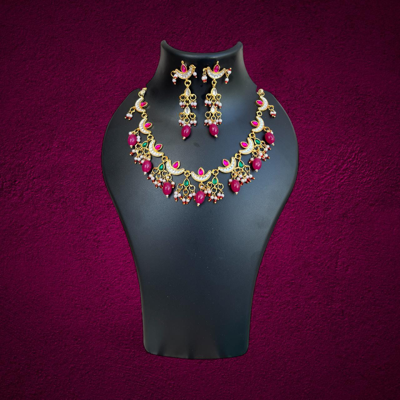 Women Kudan necklace and earring set