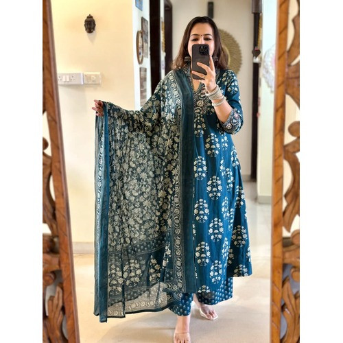 The summer season Floral print Kurta Pant With Dupatta Set For Women