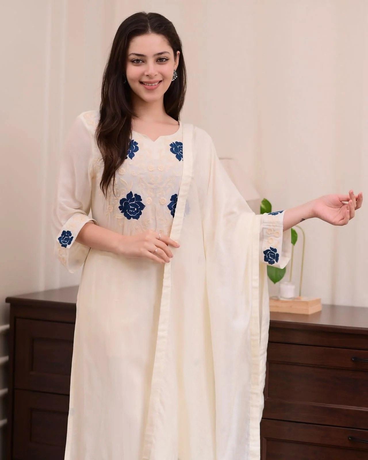 Elegant White Embroidered Women’s Kurta Pant with Dupatta Set