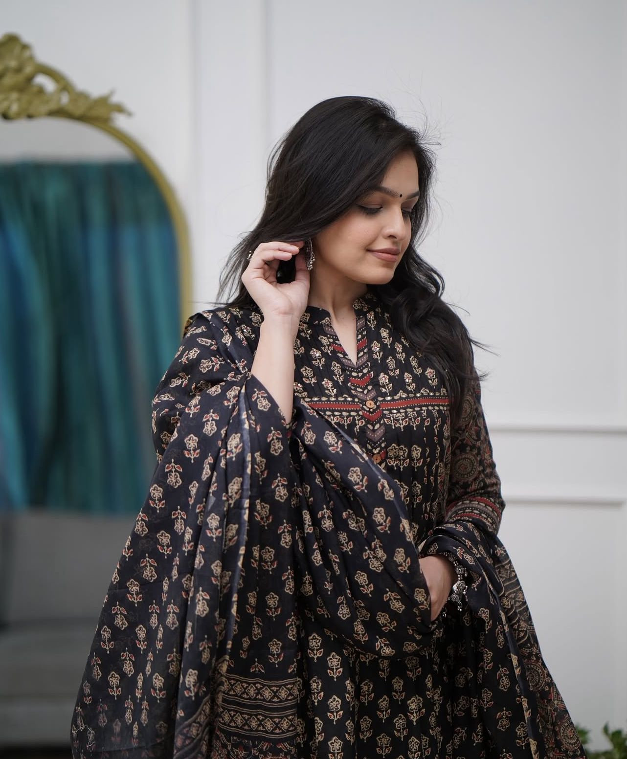 Traditional Wear Look Ethereal in This Flared Kurti Suit