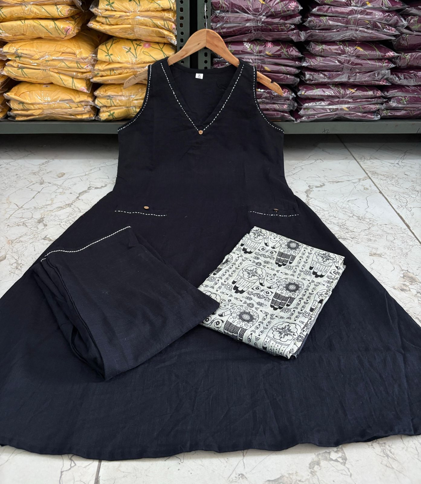 Trendy Women Fashion Kurti And Pant